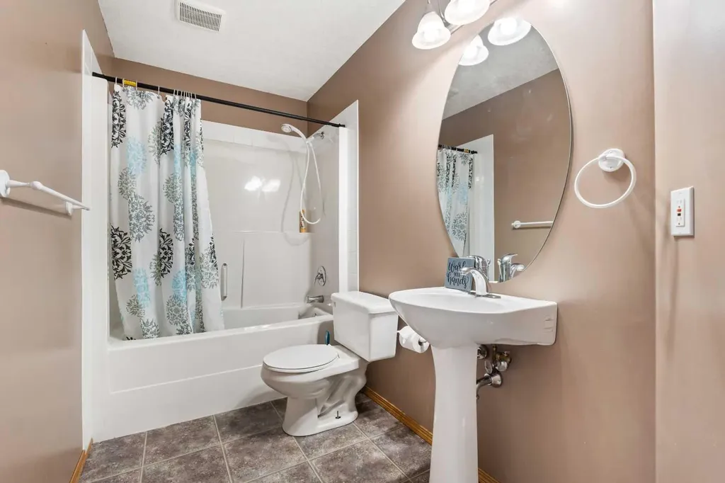 6 Park Circle Whitecourt AB T7S 1H9