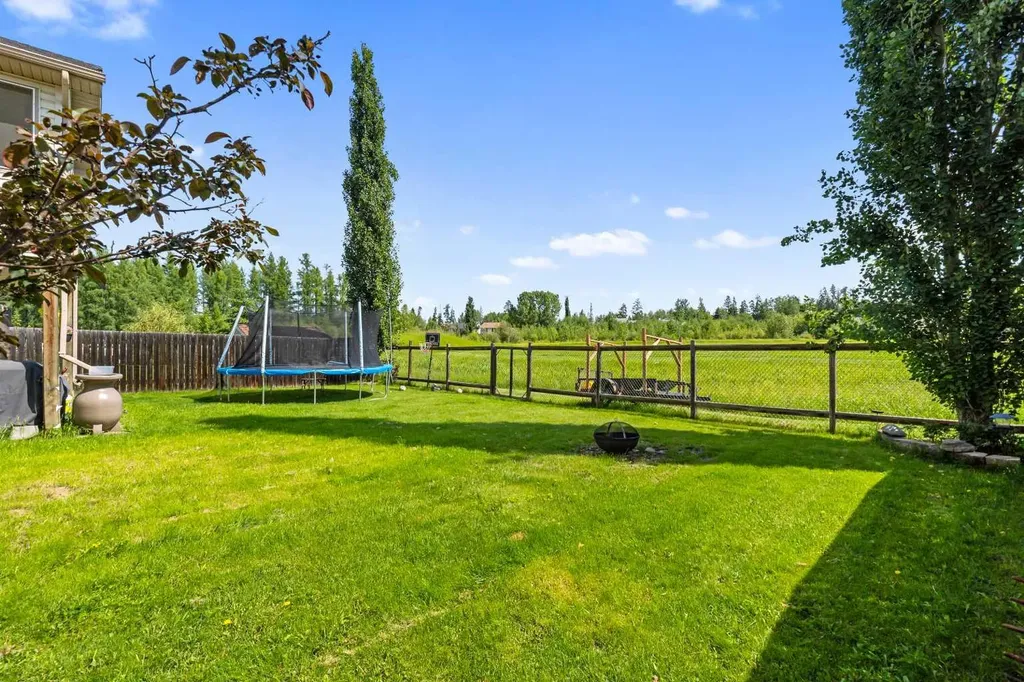 6 Park Circle Whitecourt AB T7S 1H9