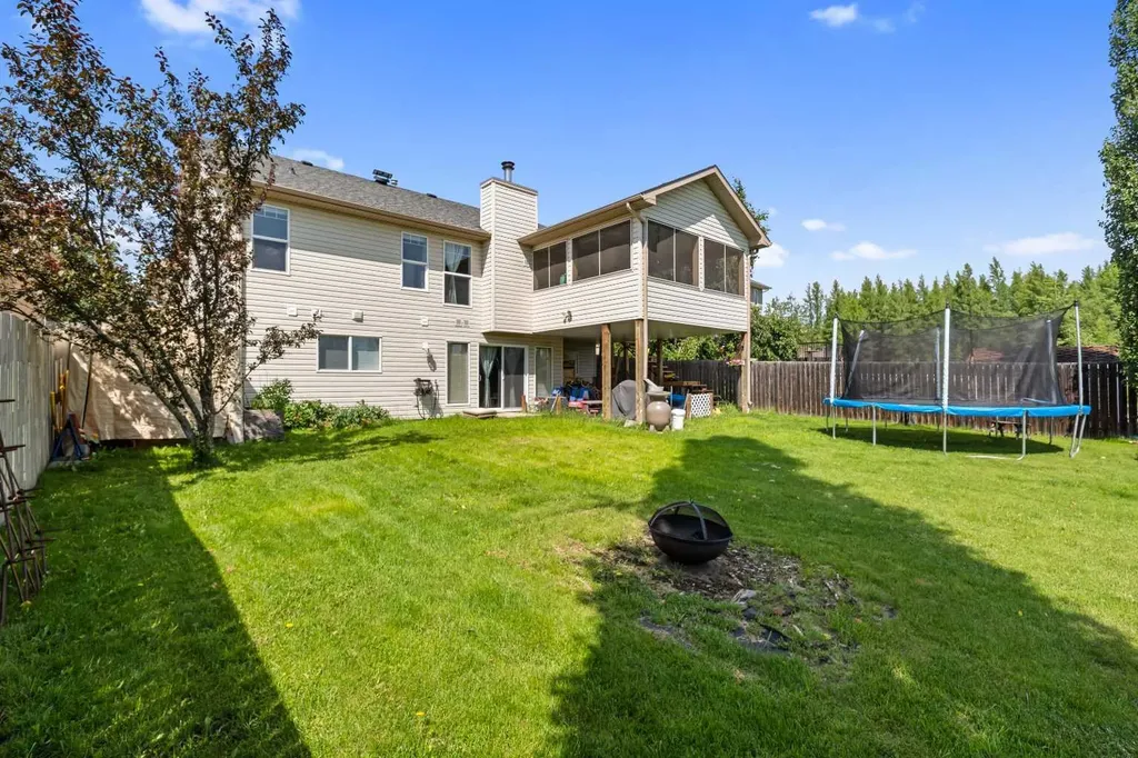 6 Park Circle Whitecourt AB T7S 1H9
