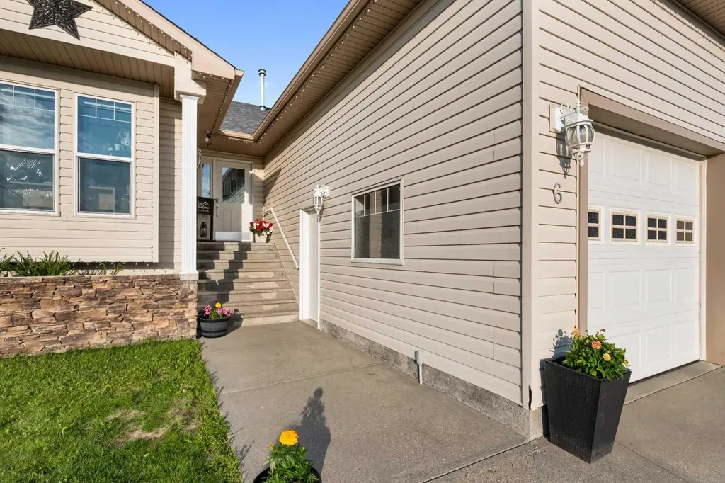 6 Park Circle Whitecourt AB T7S 1H9