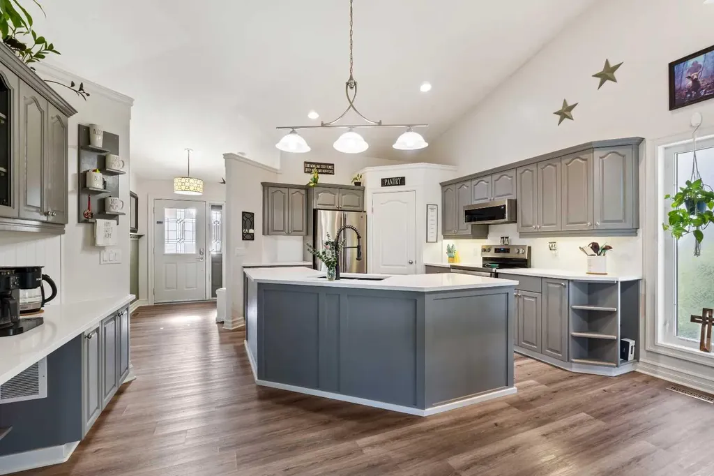 6 Park Circle Whitecourt AB T7S 1H9