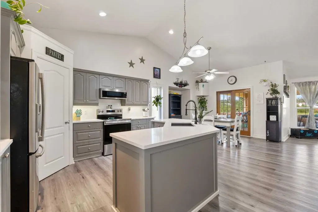 6 Park Circle Whitecourt AB T7S 1H9