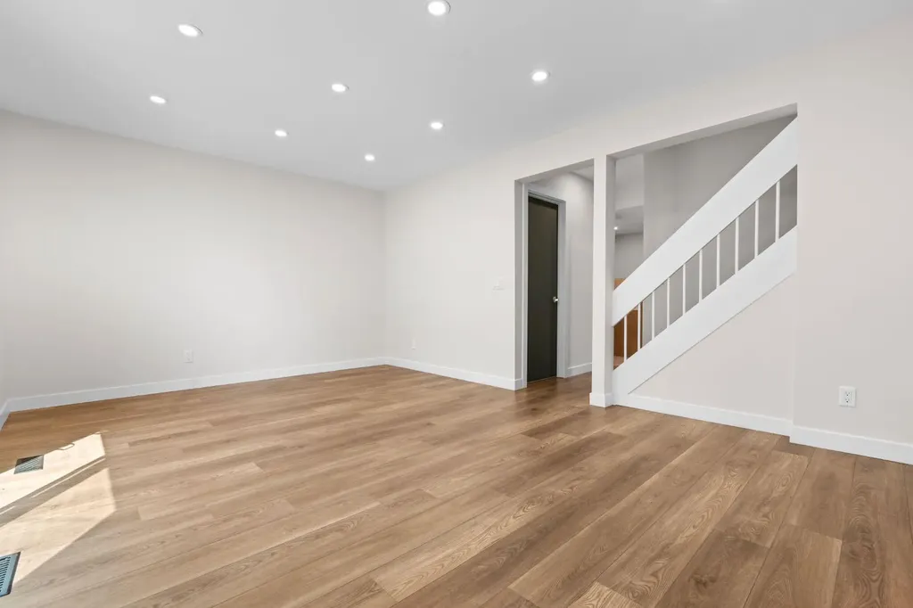 6223 31 Avenue NW Calgary AB T3B 1J8