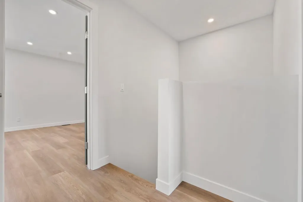 6223 31 Avenue NW Calgary AB T3B 1J8