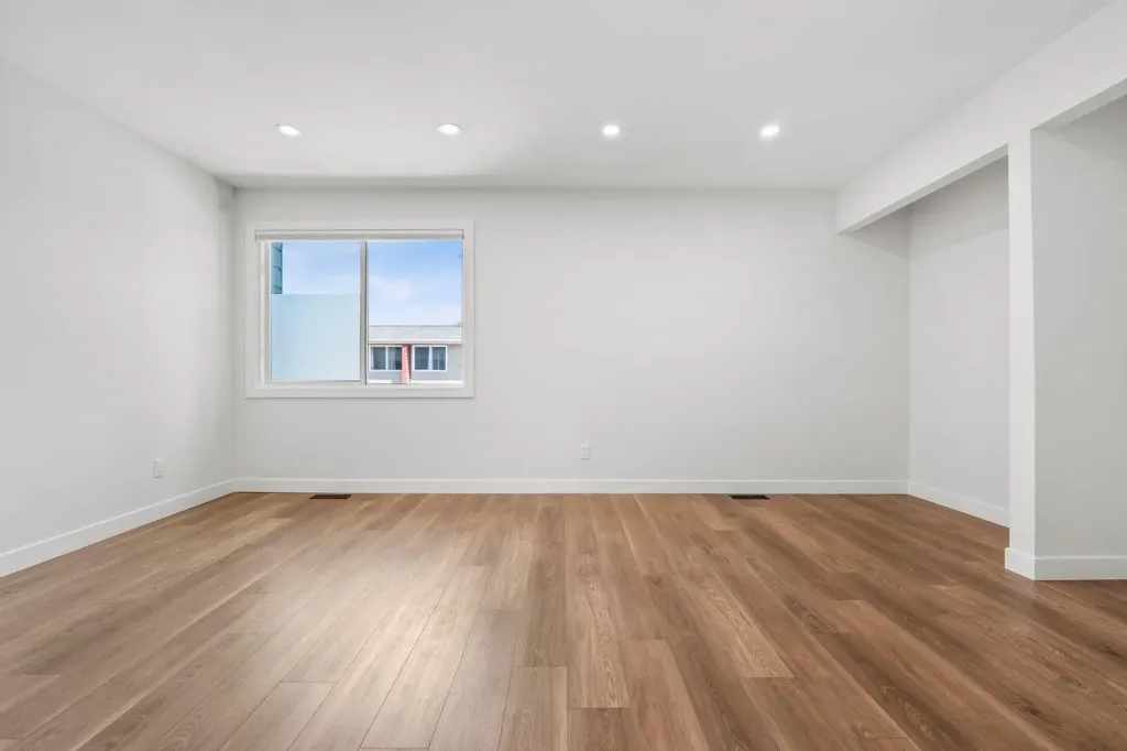 6223 31 Avenue NW Calgary AB T3B 1J8