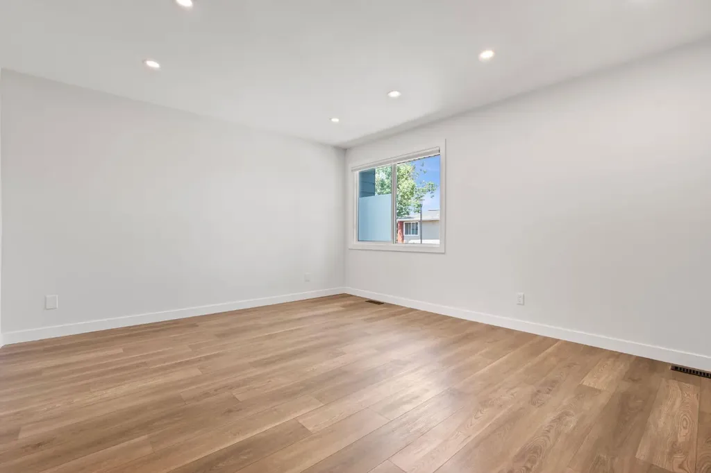 6223 31 Avenue NW Calgary AB T3B 1J8