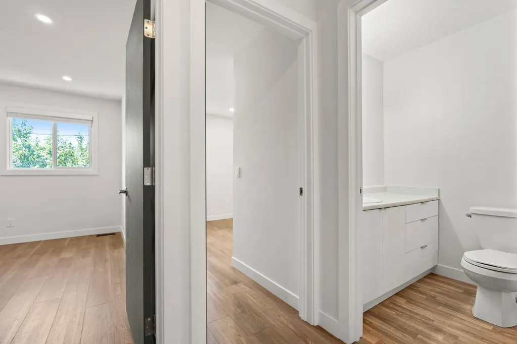 6223 31 Avenue NW Calgary AB T3B 1J8