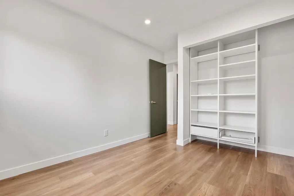 6223 31 Avenue NW Calgary AB T3B 1J8