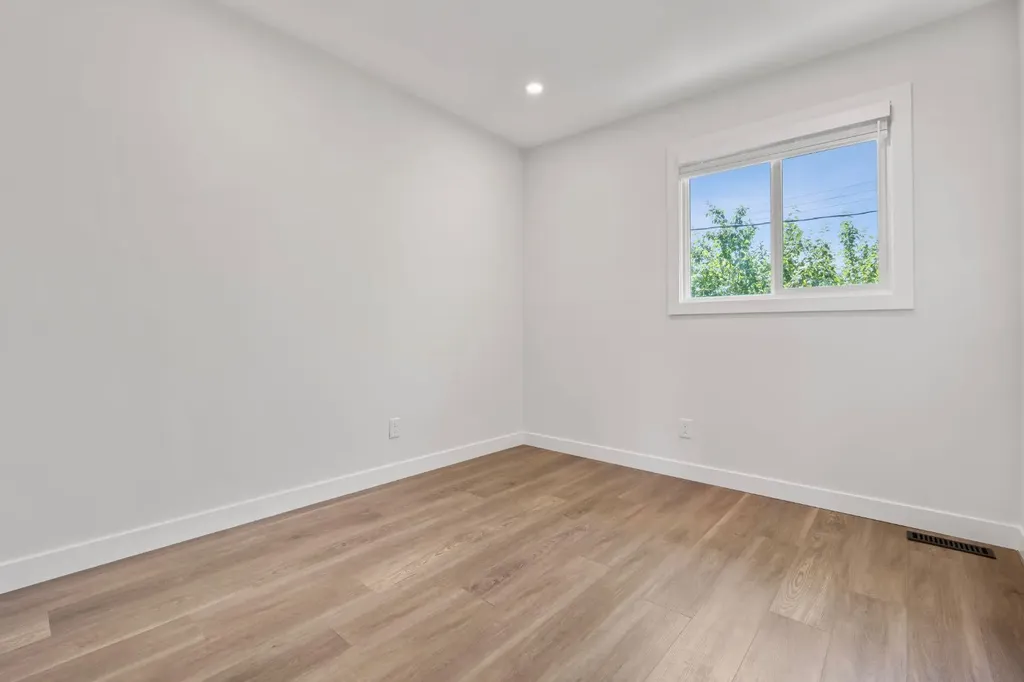 6223 31 Avenue NW Calgary AB T3B 1J8