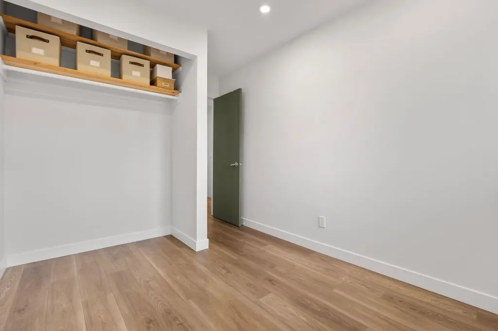 6223 31 Avenue NW Calgary AB T3B 1J8