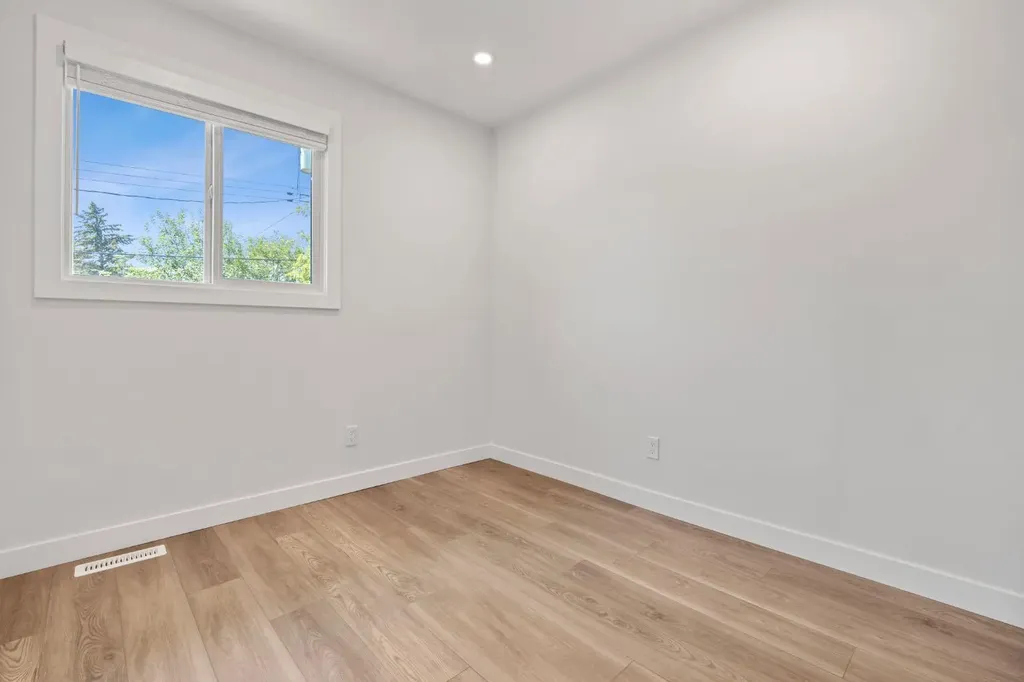 6223 31 Avenue NW Calgary AB T3B 1J8