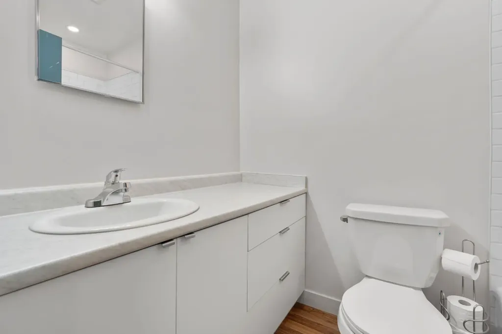6223 31 Avenue NW Calgary AB T3B 1J8