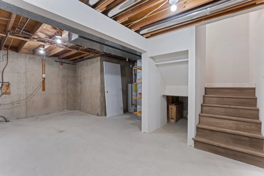 6223 31 Avenue NW Calgary AB T3B 1J8