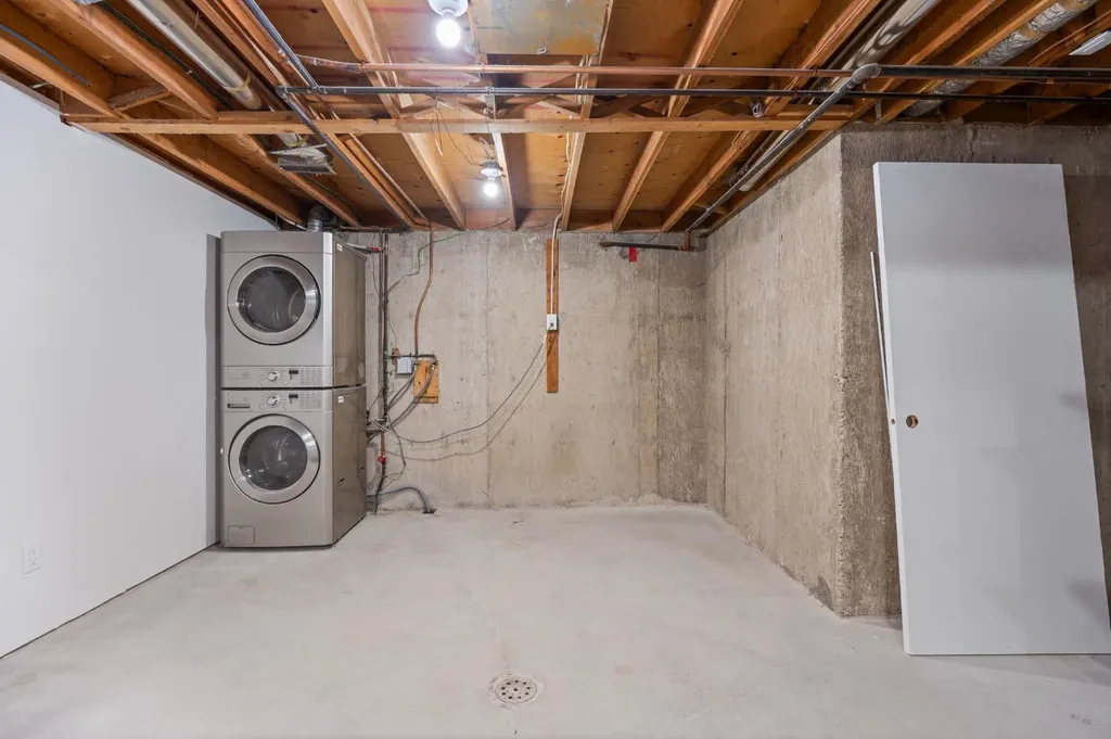 6223 31 Avenue NW Calgary AB T3B 1J8