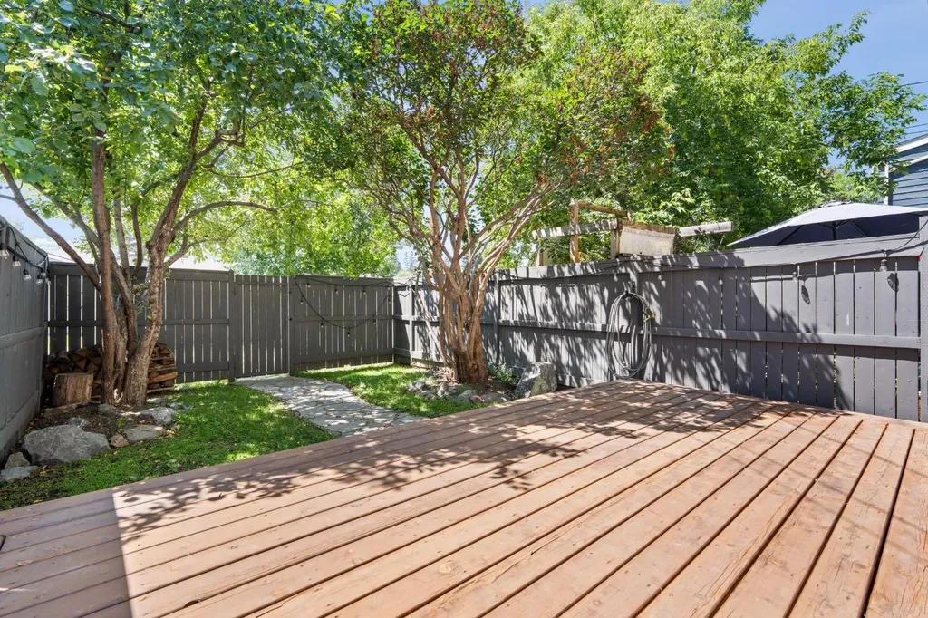 6223 31 Avenue NW Calgary AB T3B 1J8