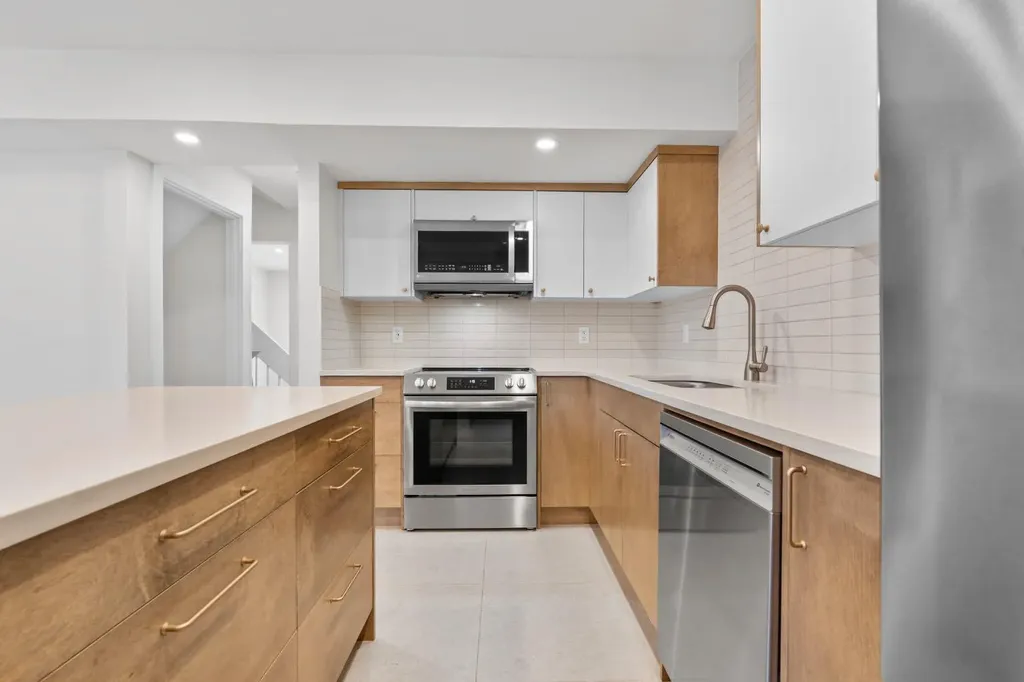 6223 31 Avenue NW Calgary AB T3B 1J8