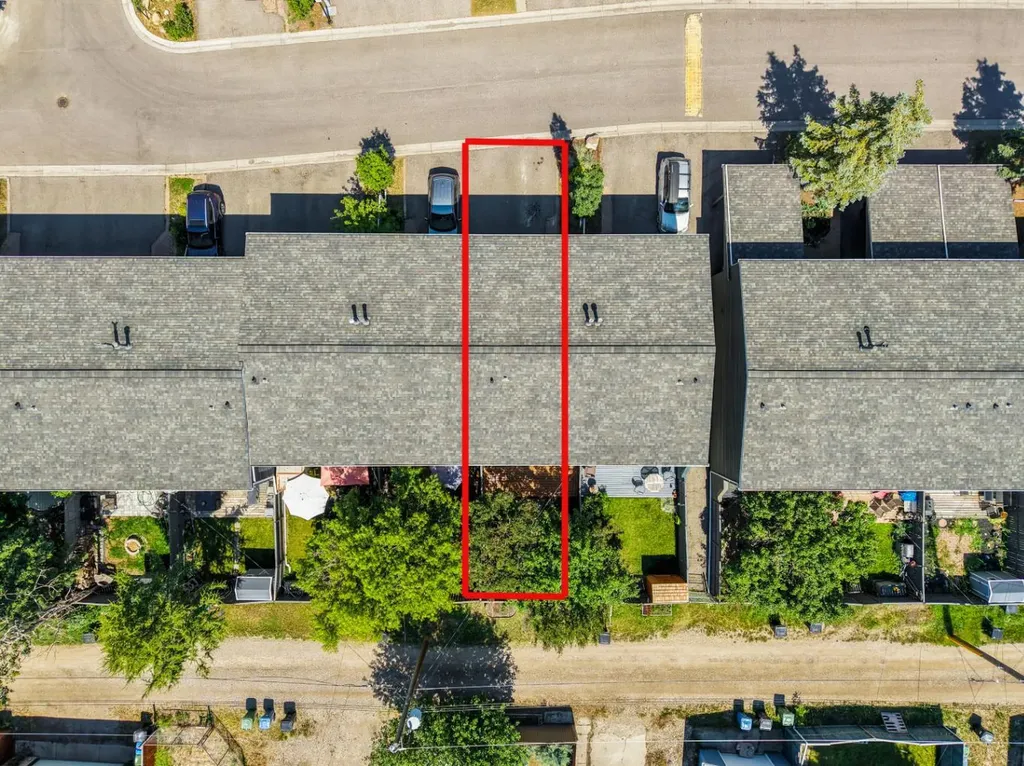 6223 31 Avenue NW Calgary AB T3B 1J8