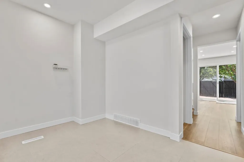 6223 31 Avenue NW Calgary AB T3B 1J8