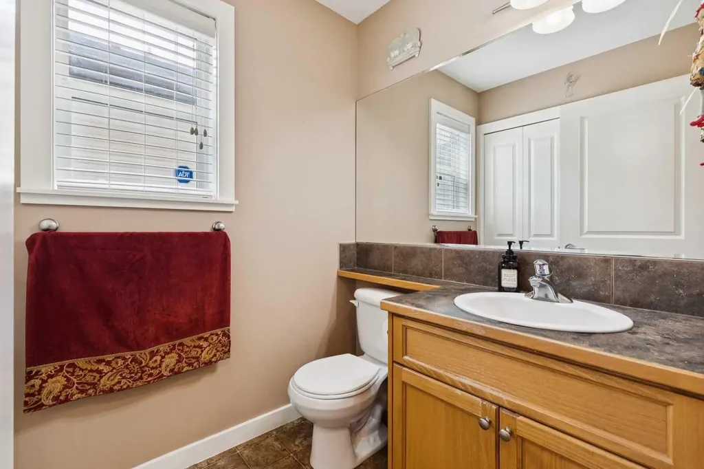 47 Sheep River Cove Okotoks AB T1S 2L4