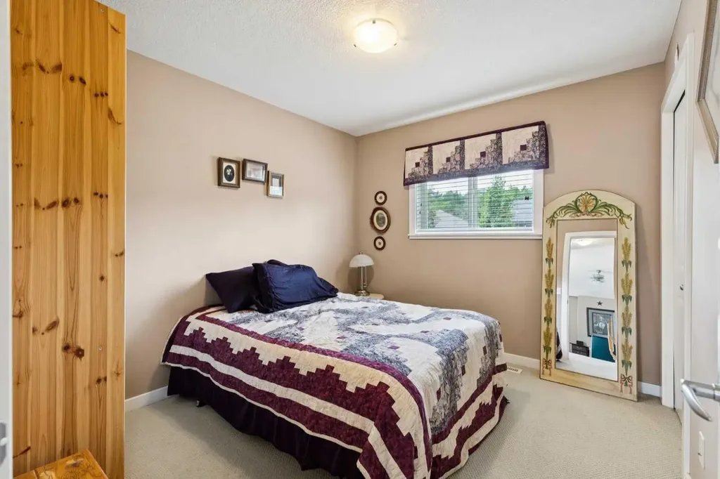 47 Sheep River Cove Okotoks AB T1S 2L4