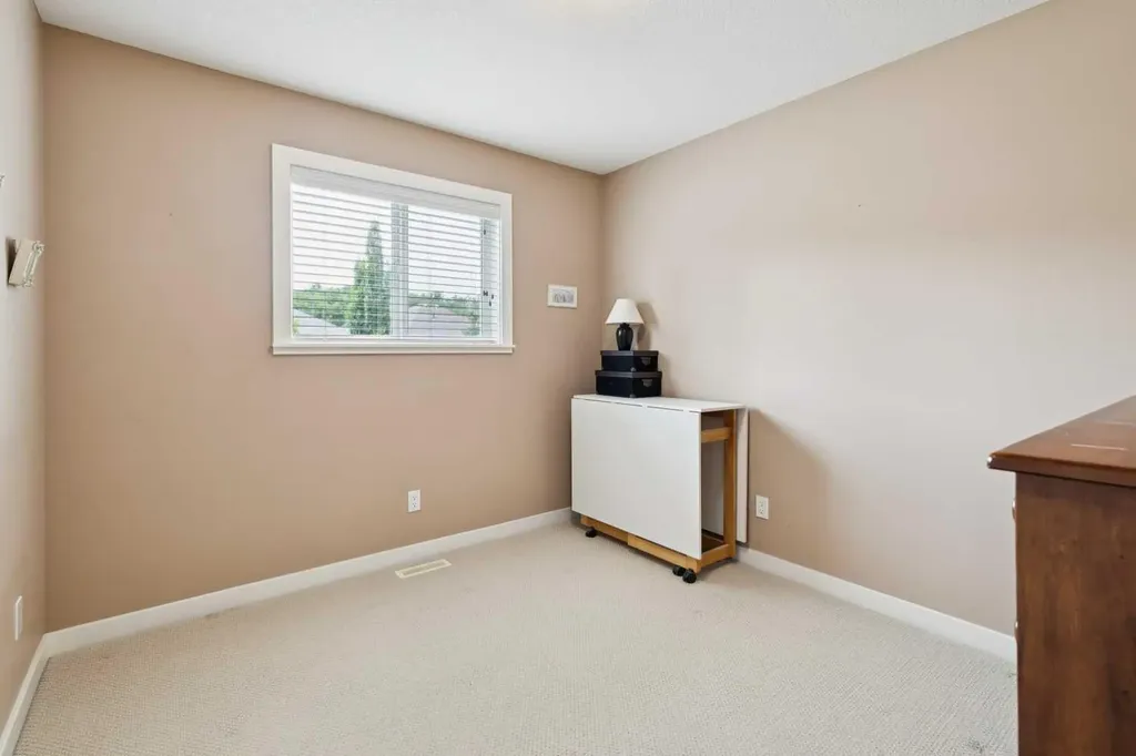 47 Sheep River Cove Okotoks AB T1S 2L4