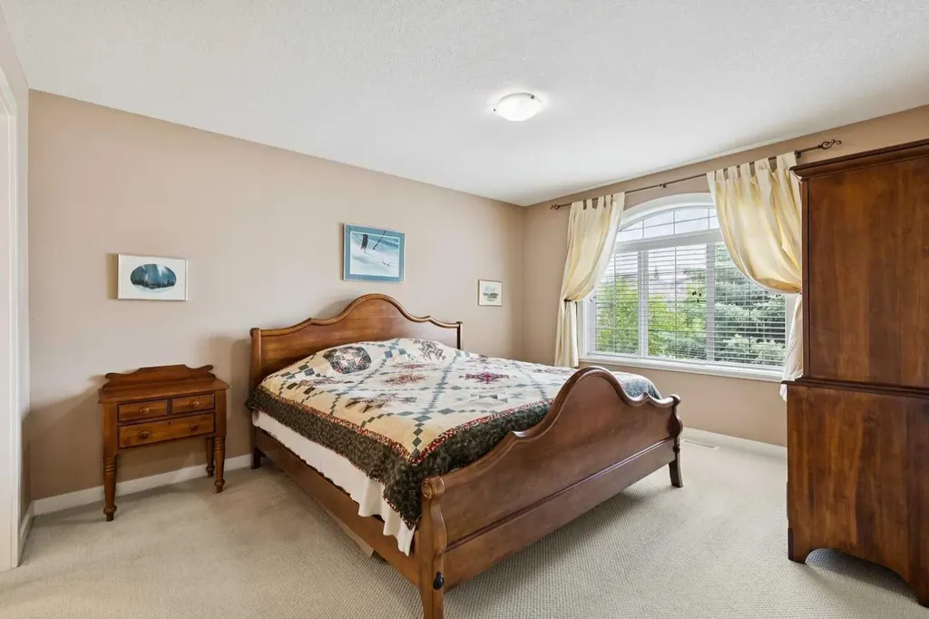 47 Sheep River Cove Okotoks AB T1S 2L4