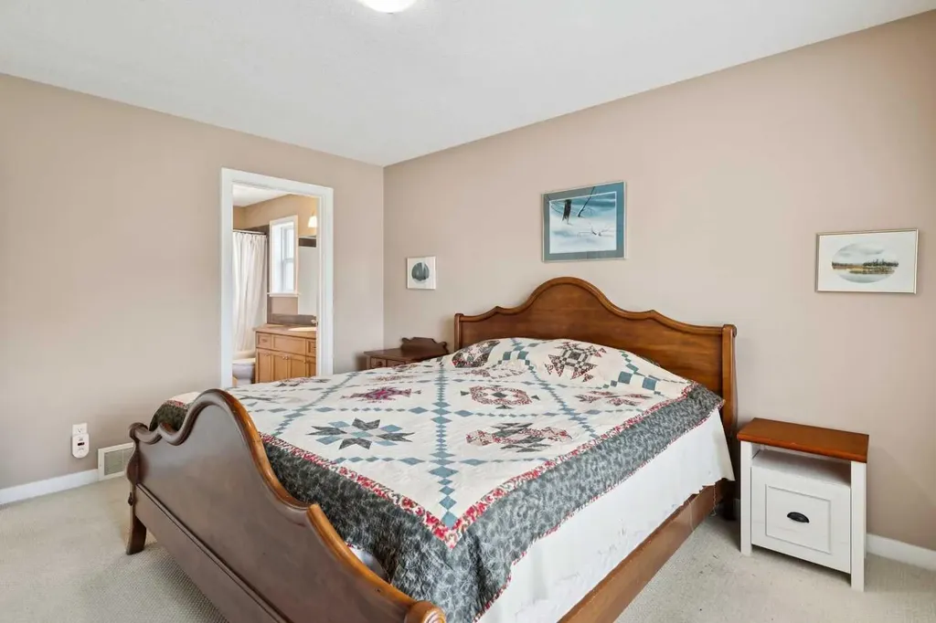 47 Sheep River Cove Okotoks AB T1S 2L4