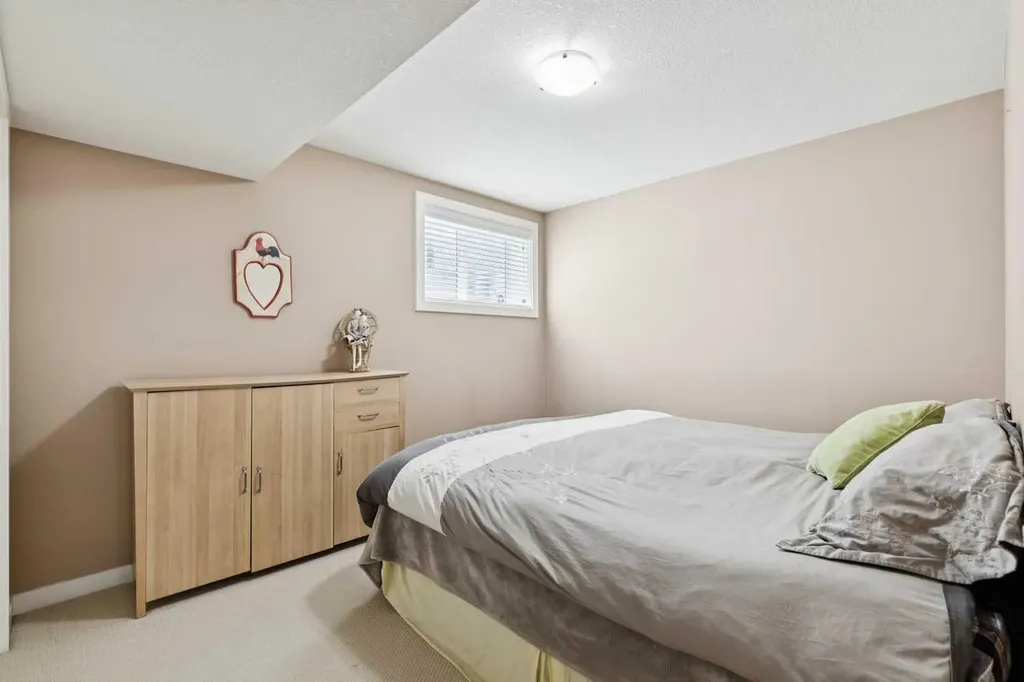 47 Sheep River Cove Okotoks AB T1S 2L4