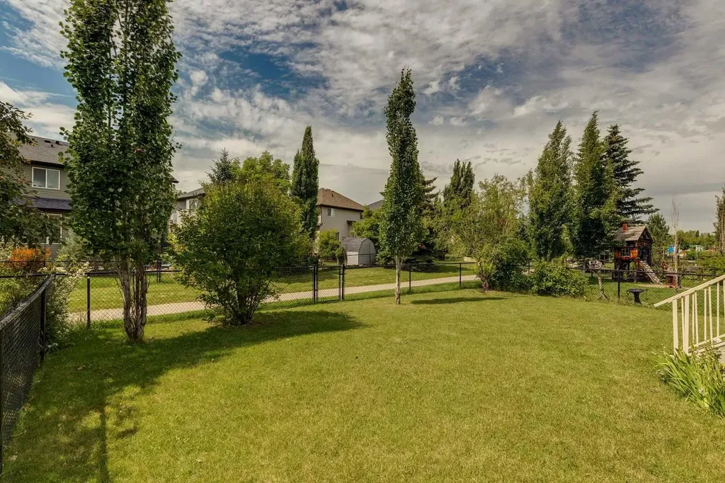 47 Sheep River Cove Okotoks AB T1S 2L4