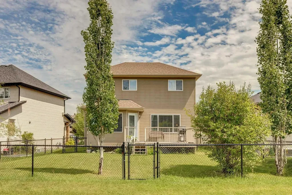 47 Sheep River Cove Okotoks AB T1S 2L4