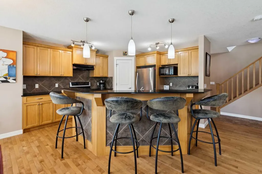 47 Sheep River Cove Okotoks AB T1S 2L4