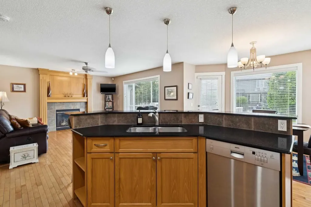 47 Sheep River Cove Okotoks AB T1S 2L4