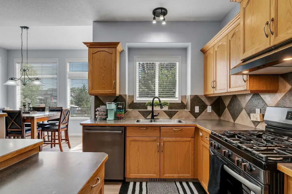 54 Thomas Street NW Langdon AB T0J 1X2