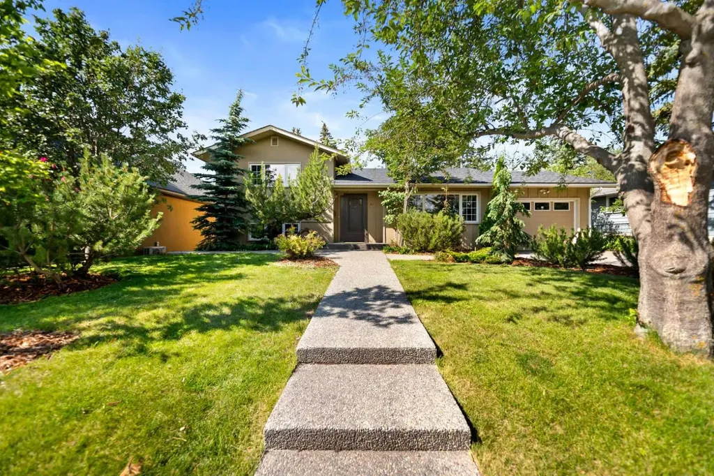 21 Roseview Drive NW Calgary AB T2K 1N8