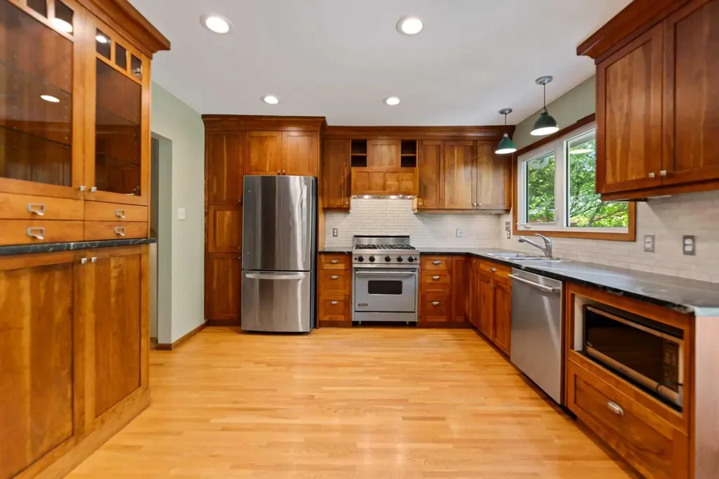 21 Roseview Drive NW Calgary AB T2K 1N8