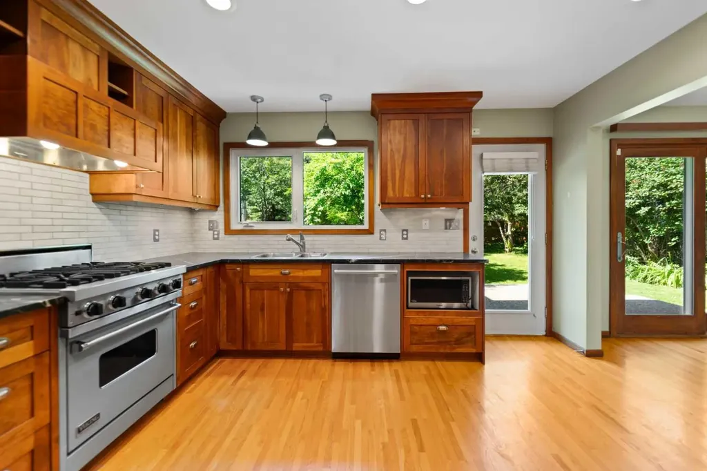 21 Roseview Drive NW Calgary AB T2K 1N8