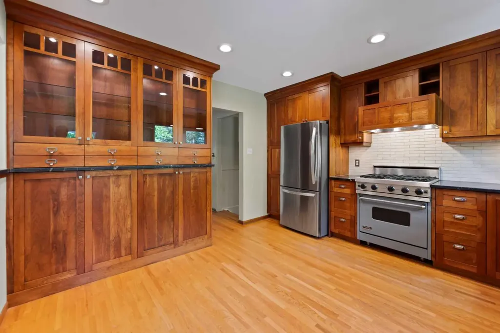 21 Roseview Drive NW Calgary AB T2K 1N8