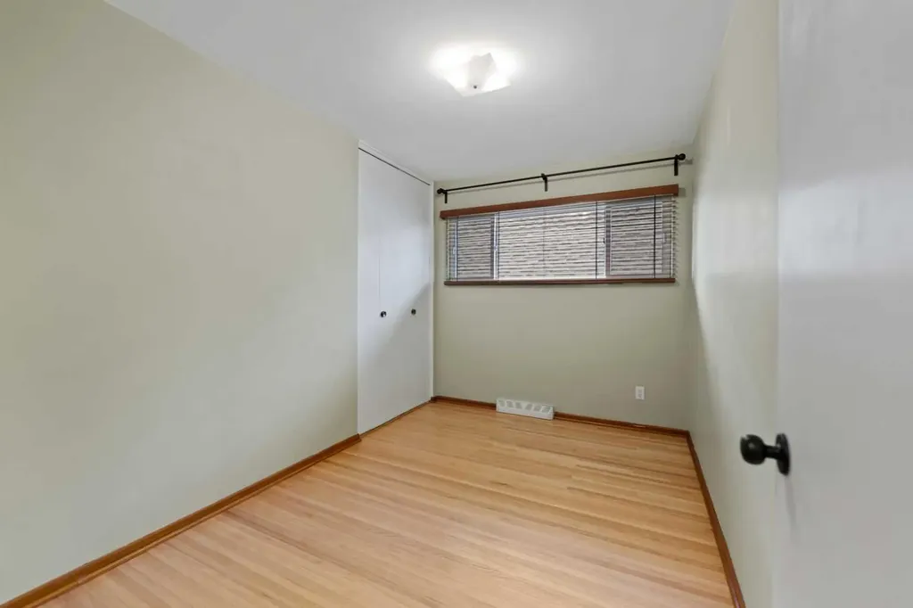 21 Roseview Drive NW Calgary AB T2K 1N8