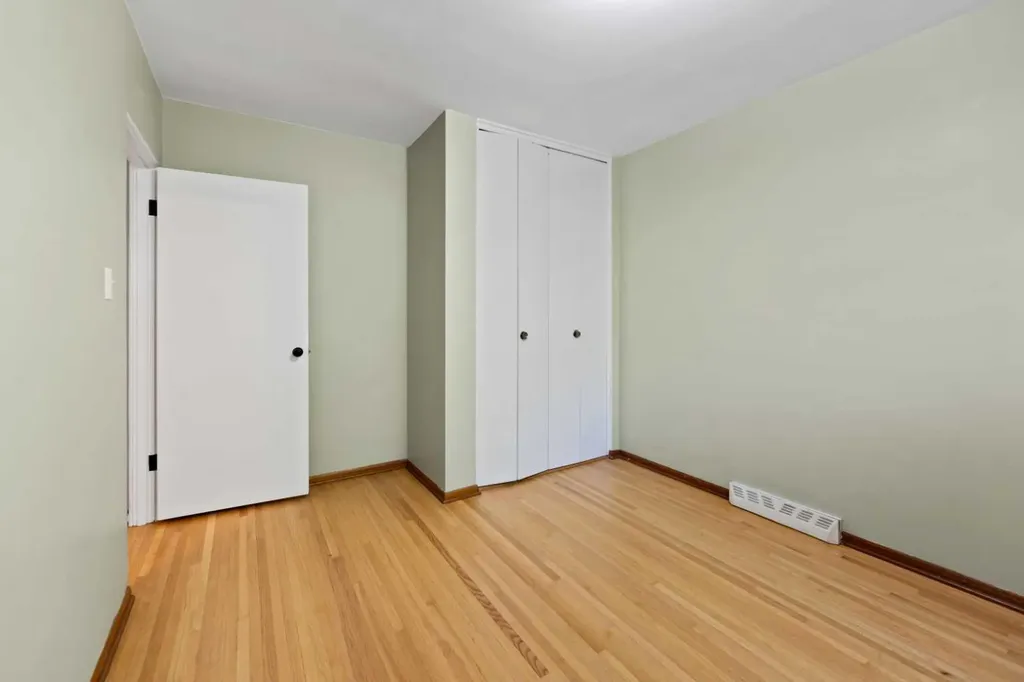 21 Roseview Drive NW Calgary AB T2K 1N8