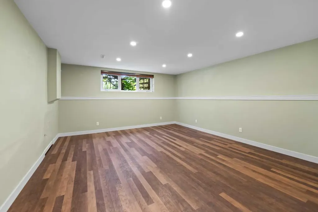21 Roseview Drive NW Calgary AB T2K 1N8
