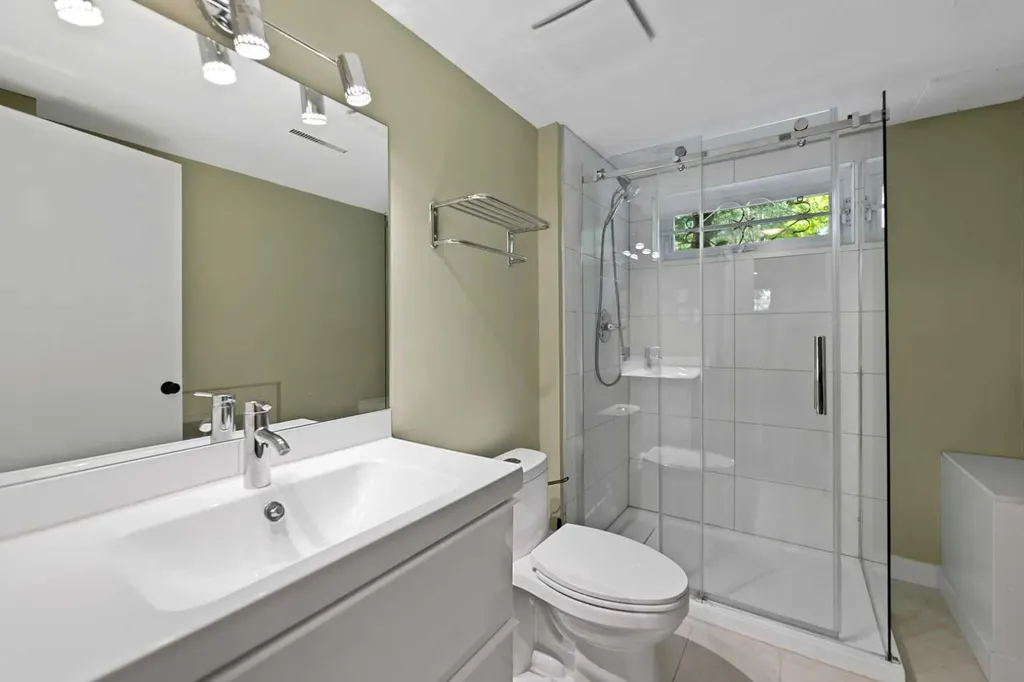 21 Roseview Drive NW Calgary AB T2K 1N8
