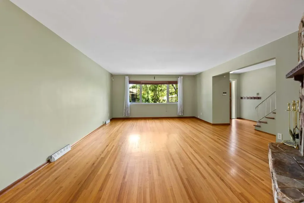 21 Roseview Drive NW Calgary AB T2K 1N8