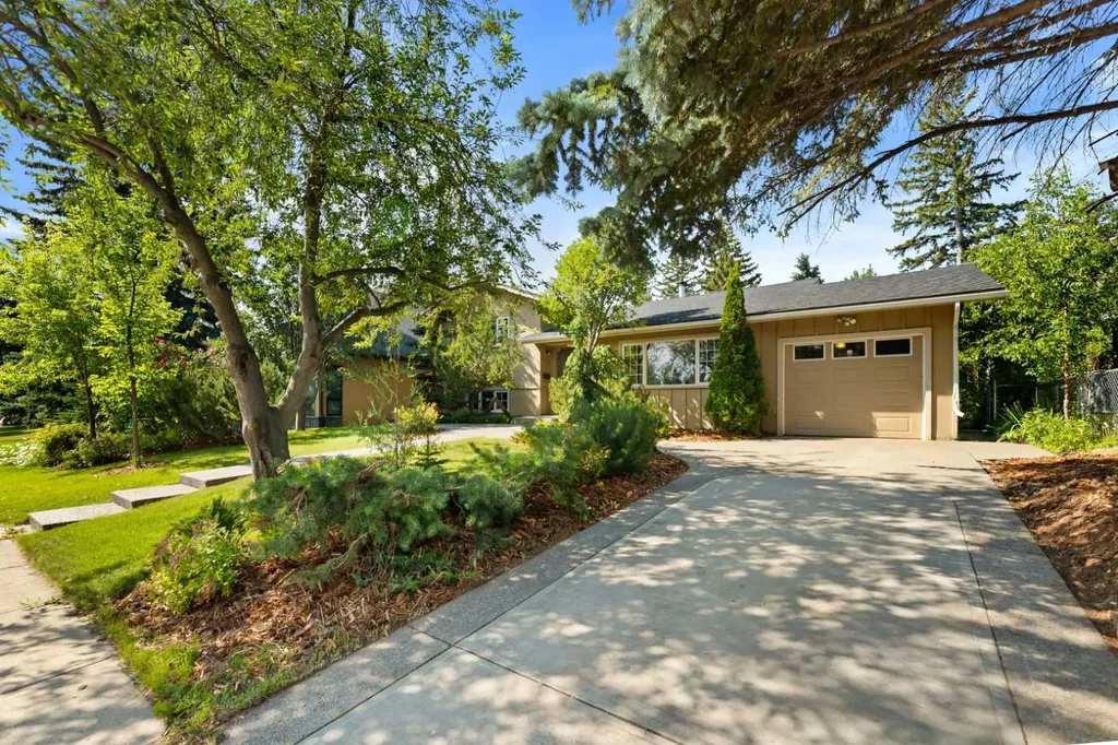 21 Roseview Drive NW Calgary AB T2K 1N8