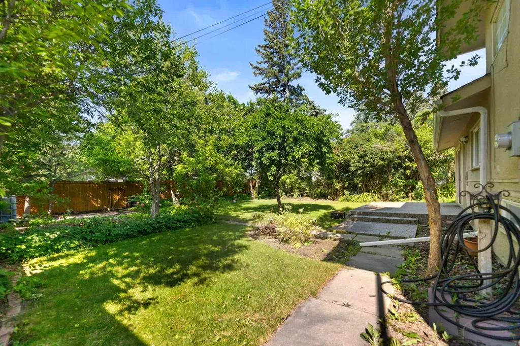 21 Roseview Drive NW Calgary AB T2K 1N8