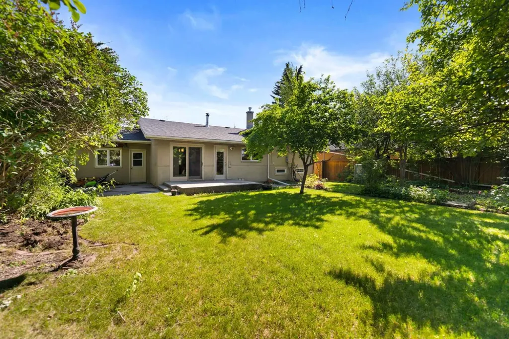 21 Roseview Drive NW Calgary AB T2K 1N8