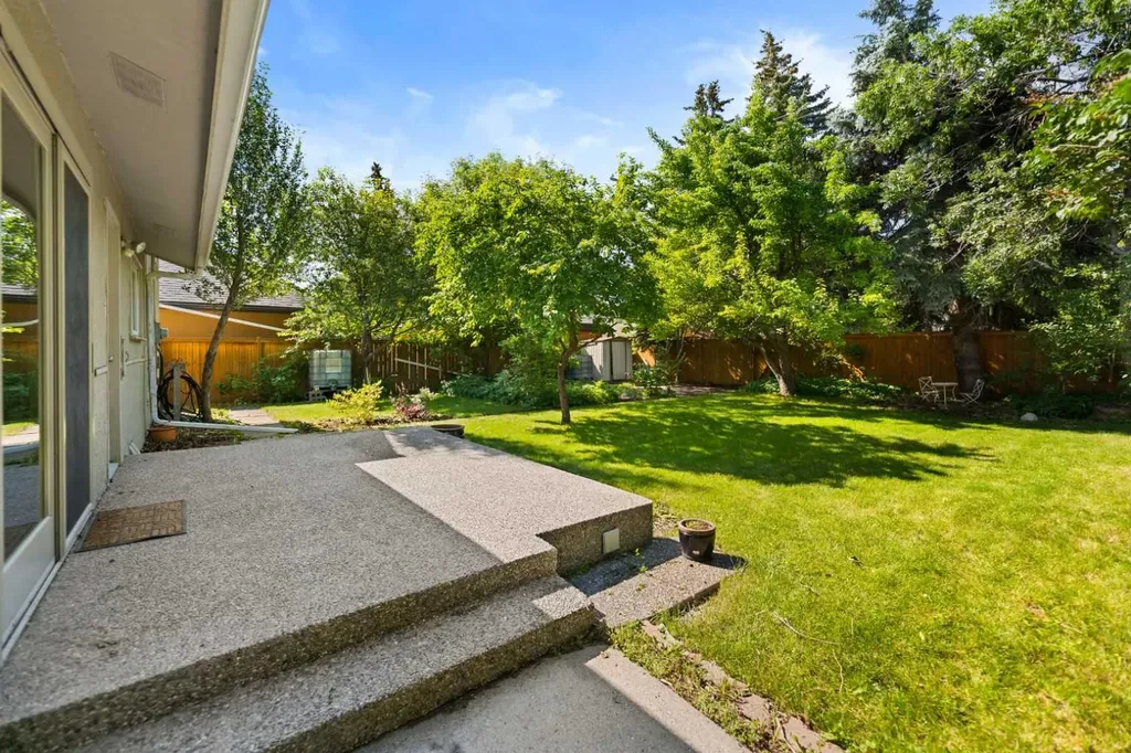 21 Roseview Drive NW Calgary AB T2K 1N8