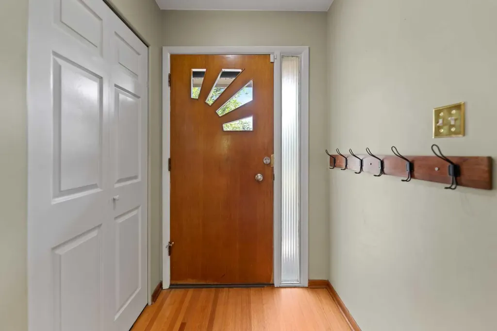 21 Roseview Drive NW Calgary AB T2K 1N8