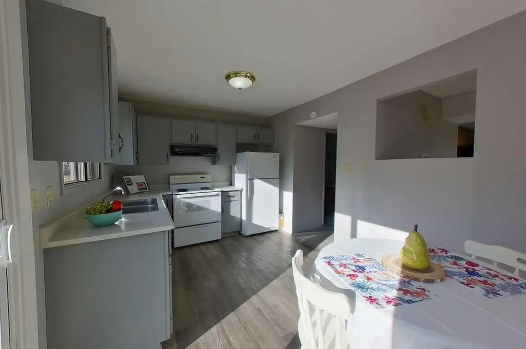 41 South Ridge Crescent SW Medicine Hat AB T1B 2P2