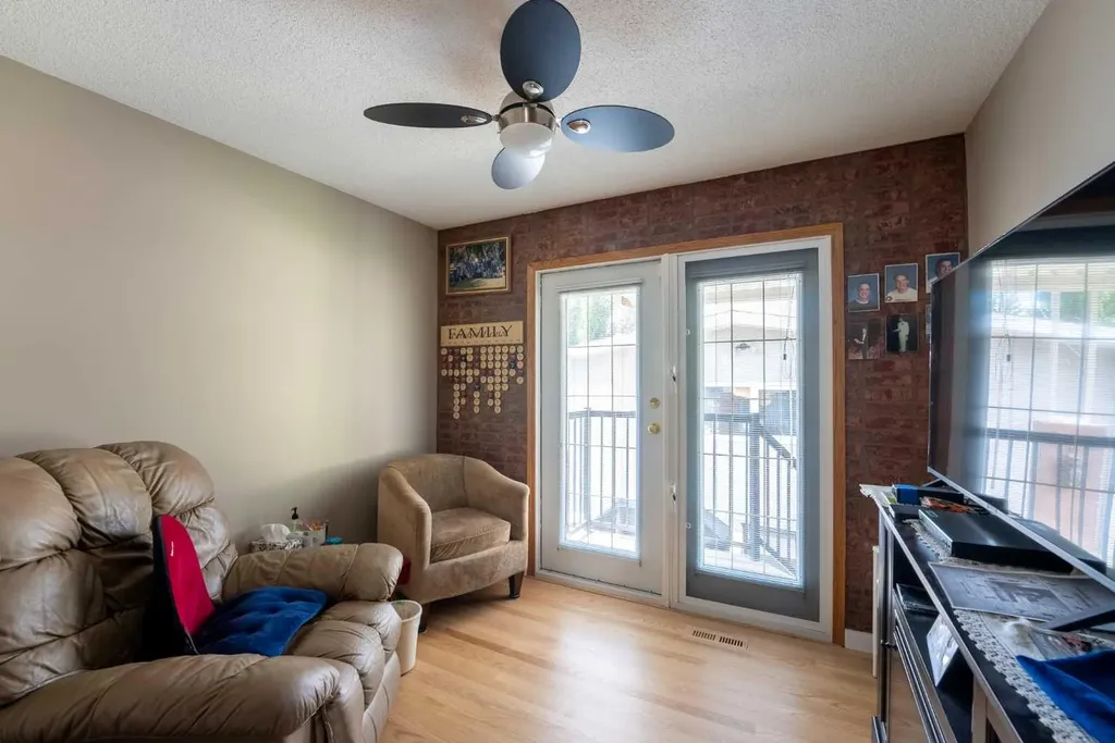 2084 19 Street N Lethbridge AB T1H4B2