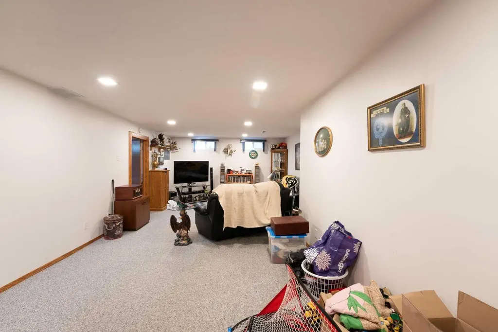 2084 19 Street N Lethbridge AB T1H4B2